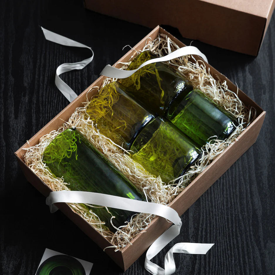 Set med glas och karaff av återvunnet glas | Fotografiska Shop