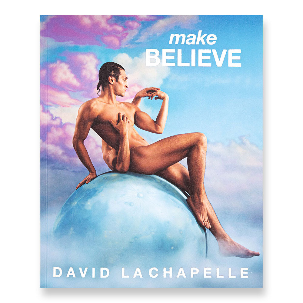 Naken man sittandes på ett klot med bakgrund av rosa moln på blå himmel | David LaChapelle | Fotografiska Shop